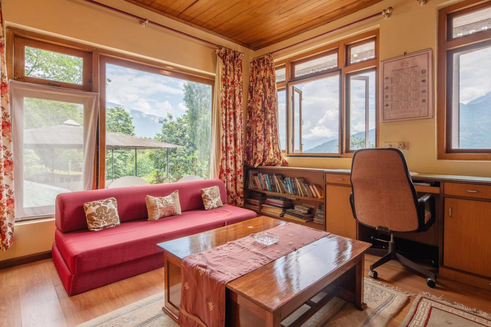 La Ipsing Farm By Stayvista - 3 Bhk Villa With Balcony, Mountain View, Indoor Games, And Pet Friendly Samdong Exterior foto